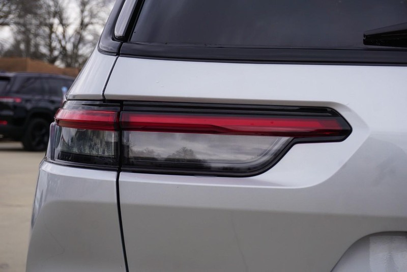 Jeep Grand Cherokee L Vehicle Full-screen Gallery Image 18