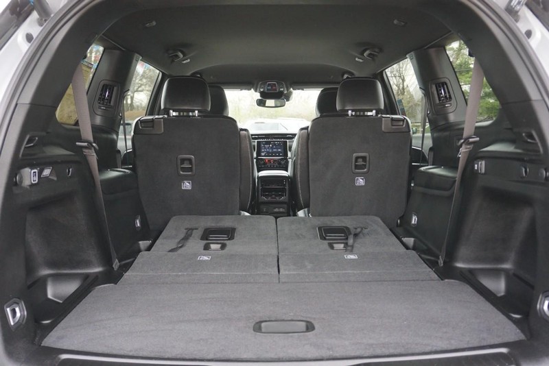 Jeep Grand Cherokee L Vehicle Full-screen Gallery Image 22