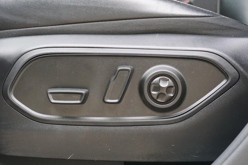 Jeep Grand Cherokee L Vehicle Full-screen Gallery Image 24