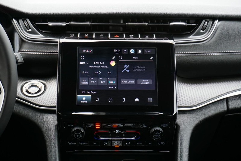 Jeep Grand Cherokee L Vehicle Full-screen Gallery Image 36