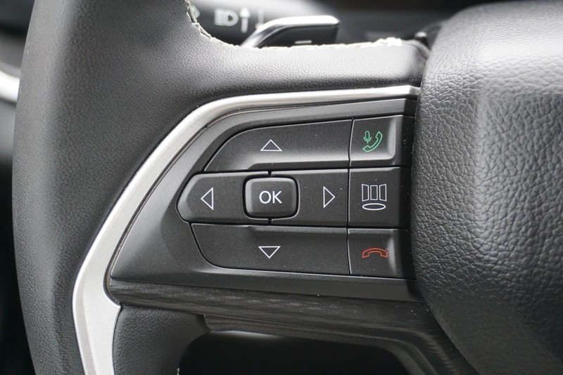 Jeep Grand Cherokee L Vehicle Full-screen Gallery Image 39