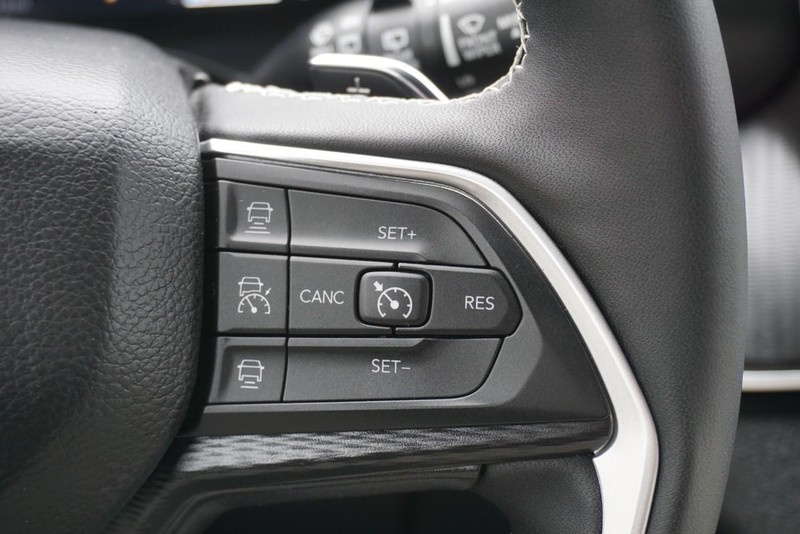 Jeep Grand Cherokee L Vehicle Full-screen Gallery Image 40