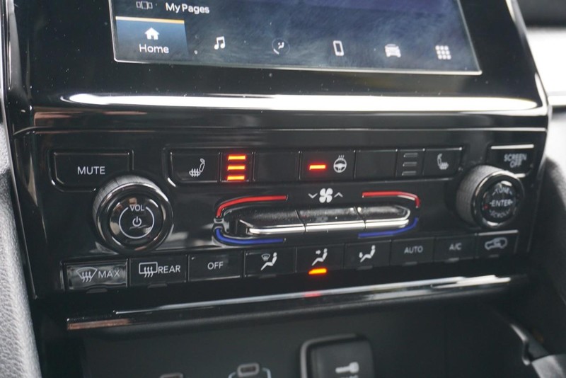 Jeep Grand Cherokee L Vehicle Full-screen Gallery Image 44