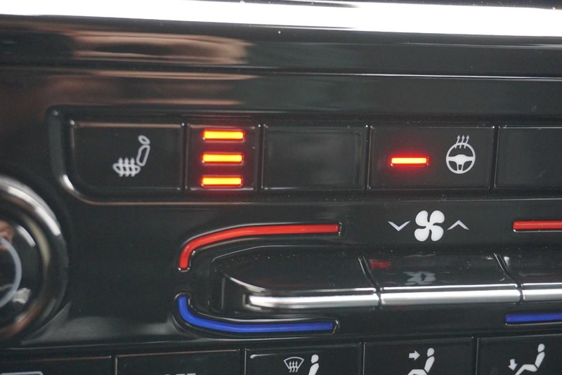 Jeep Grand Cherokee L Vehicle Full-screen Gallery Image 45