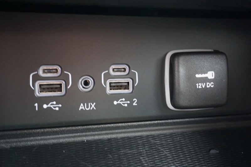 Jeep Grand Cherokee L Vehicle Full-screen Gallery Image 46