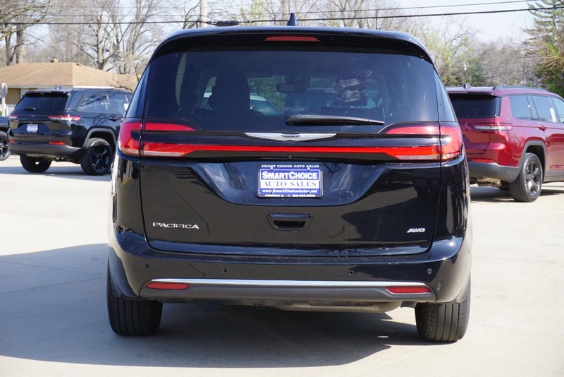 Chrysler Pacifica Vehicle Full-screen Gallery Image 04