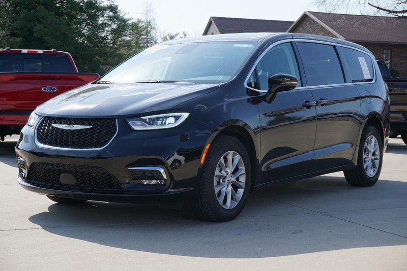 Chrysler Pacifica Vehicle Full-screen Gallery Image 07