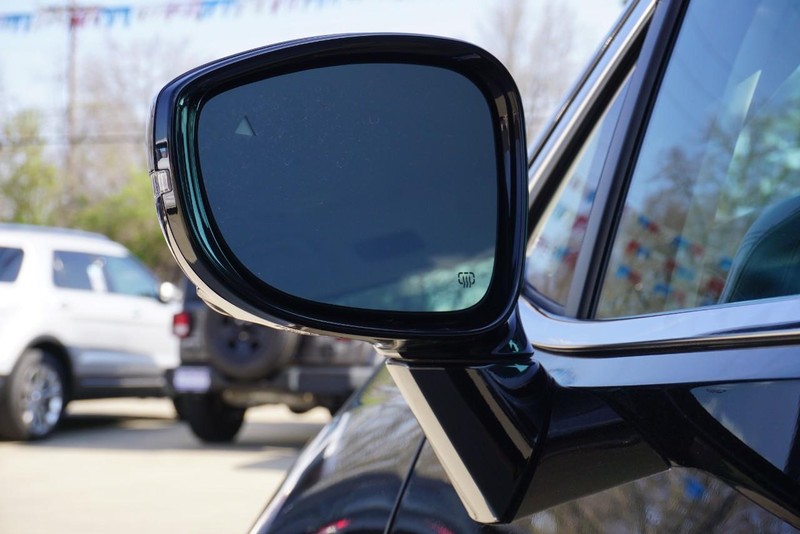 Chrysler Pacifica Vehicle Full-screen Gallery Image 15