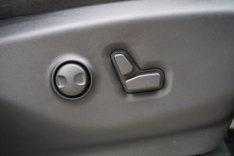 Chrysler Pacifica Vehicle Full-screen Gallery Image 31