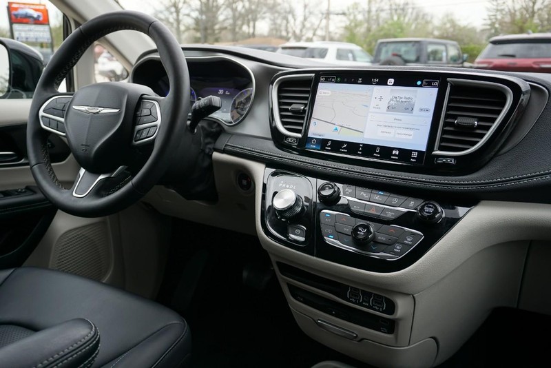 Chrysler Pacifica Vehicle Full-screen Gallery Image 36
