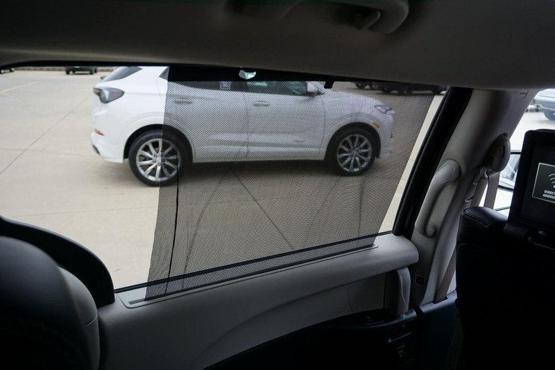 Chrysler Pacifica Vehicle Full-screen Gallery Image 40