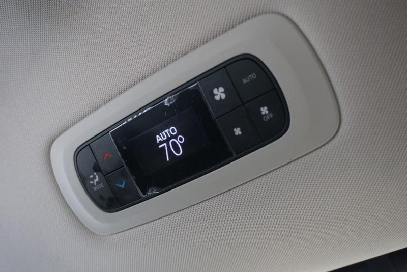 Chrysler Pacifica Vehicle Full-screen Gallery Image 42