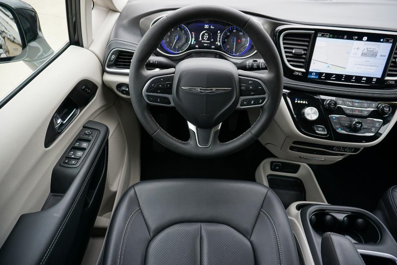 Chrysler Pacifica Vehicle Full-screen Gallery Image 43