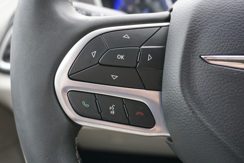 Chrysler Pacifica Vehicle Full-screen Gallery Image 44