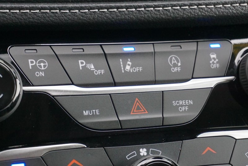 Chrysler Pacifica Vehicle Full-screen Gallery Image 52