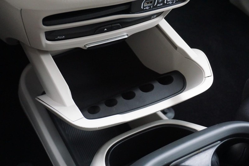 Chrysler Pacifica Vehicle Full-screen Gallery Image 55