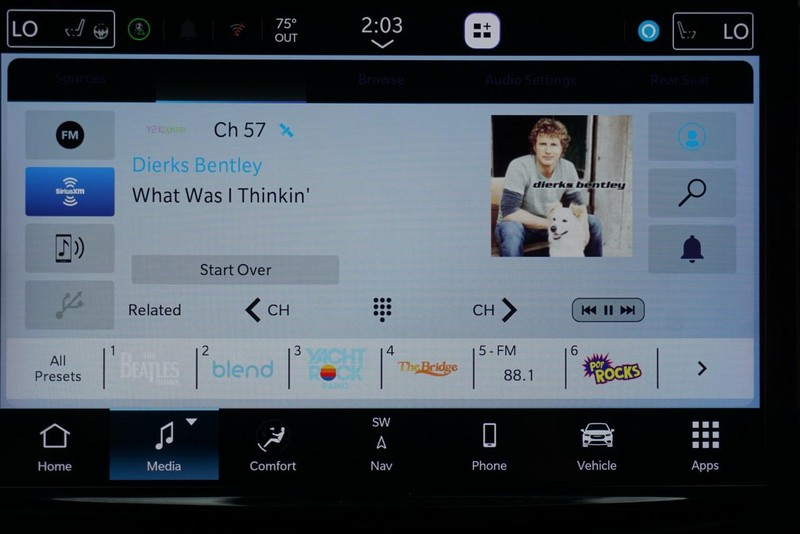 Chrysler Pacifica Vehicle Full-screen Gallery Image 57