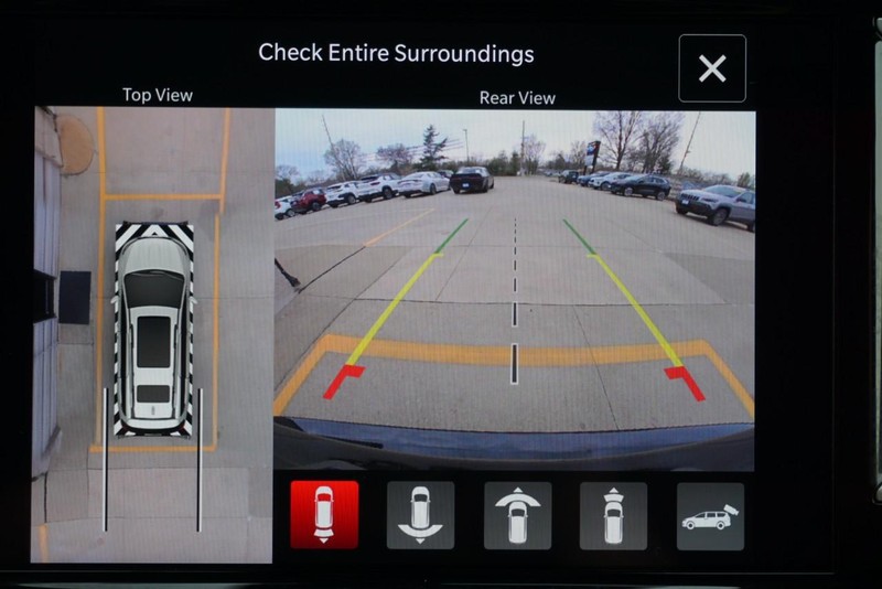 Chrysler Pacifica Vehicle Full-screen Gallery Image 63