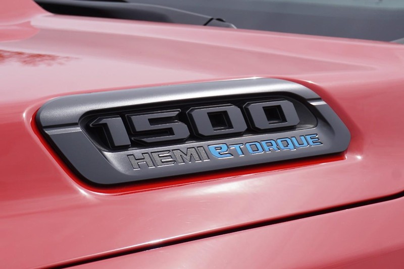 Ram 1500 Vehicle Full-screen Gallery Image 12