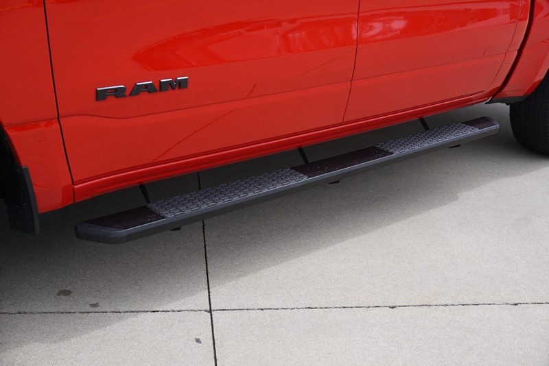 Ram 1500 Vehicle Full-screen Gallery Image 14