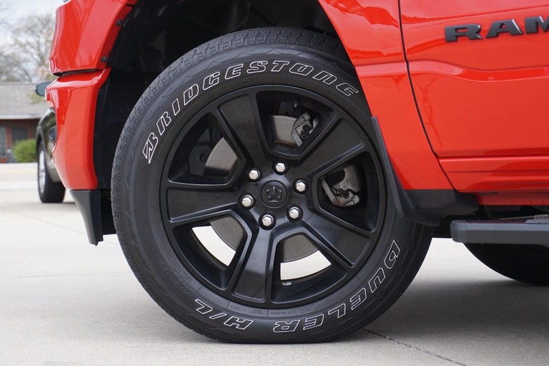 Ram 1500 Vehicle Full-screen Gallery Image 16