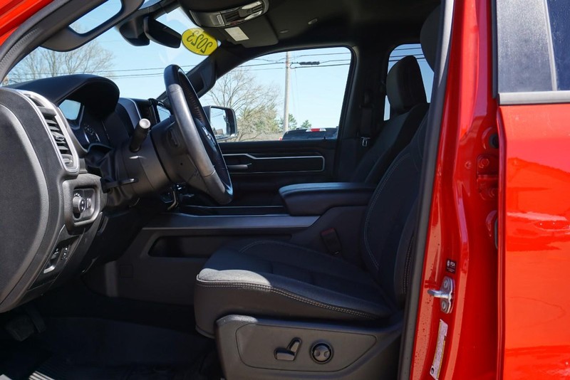 Ram 1500 Vehicle Full-screen Gallery Image 26