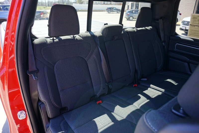 Ram 1500 Vehicle Full-screen Gallery Image 32