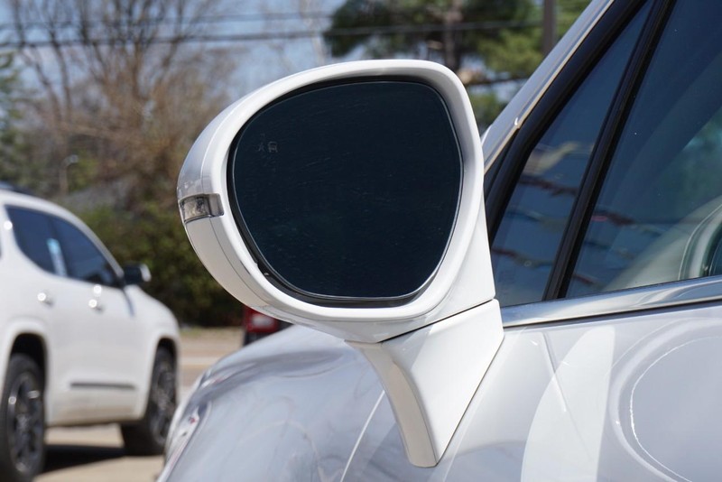 Buick Envision Vehicle Full-screen Gallery Image 15