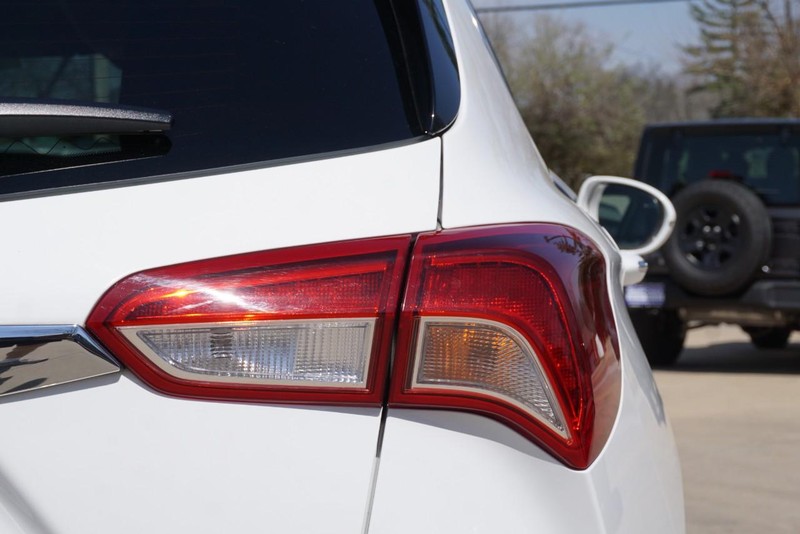 Buick Envision Vehicle Full-screen Gallery Image 17