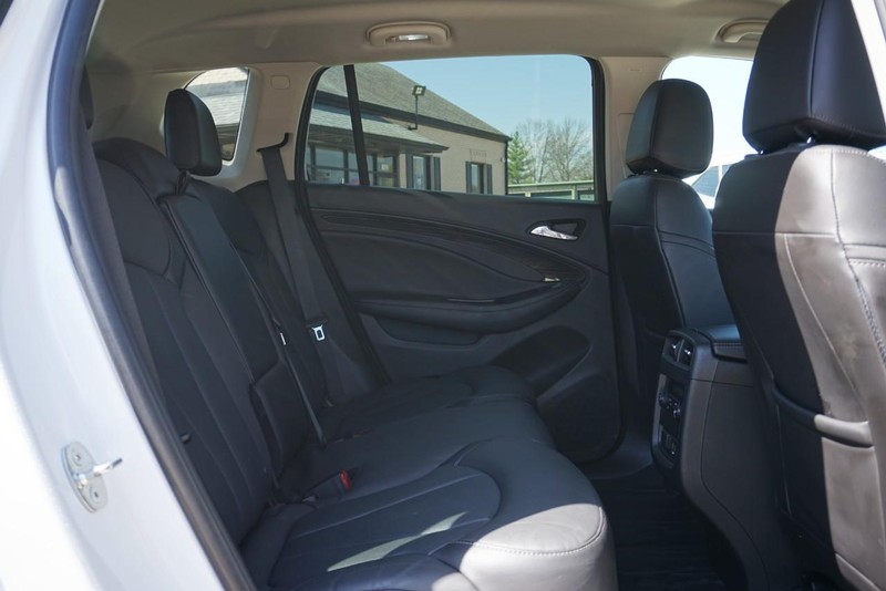 Buick Envision Vehicle Full-screen Gallery Image 25