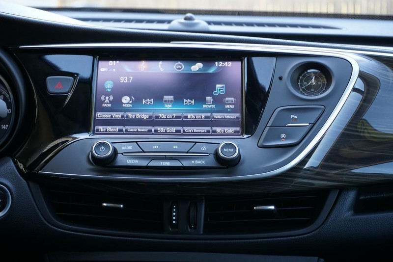 Buick Envision Vehicle Full-screen Gallery Image 32