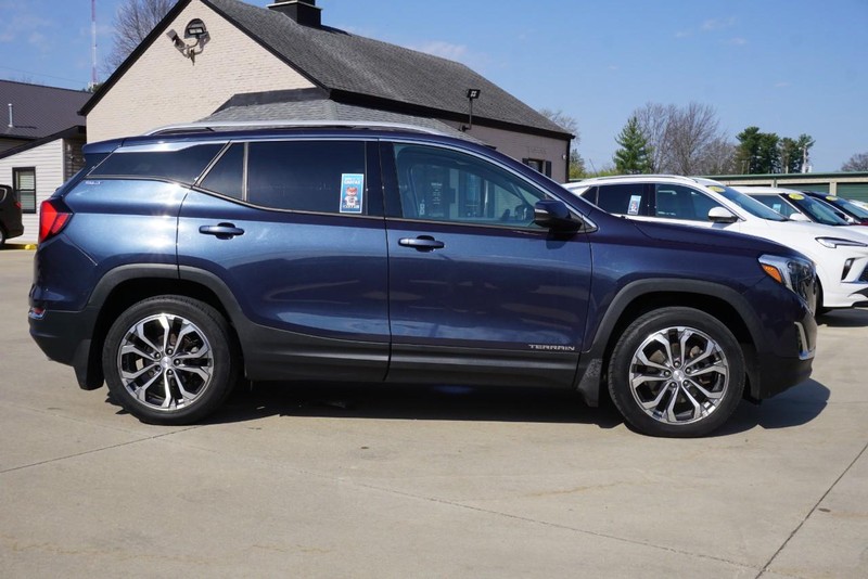 GMC Terrain Vehicle Full-screen Gallery Image 02