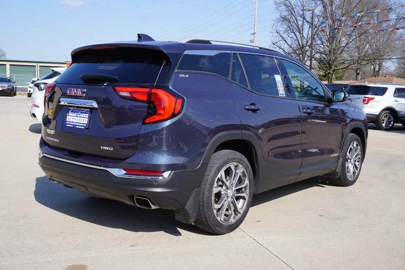 GMC Terrain Vehicle Full-screen Gallery Image 03