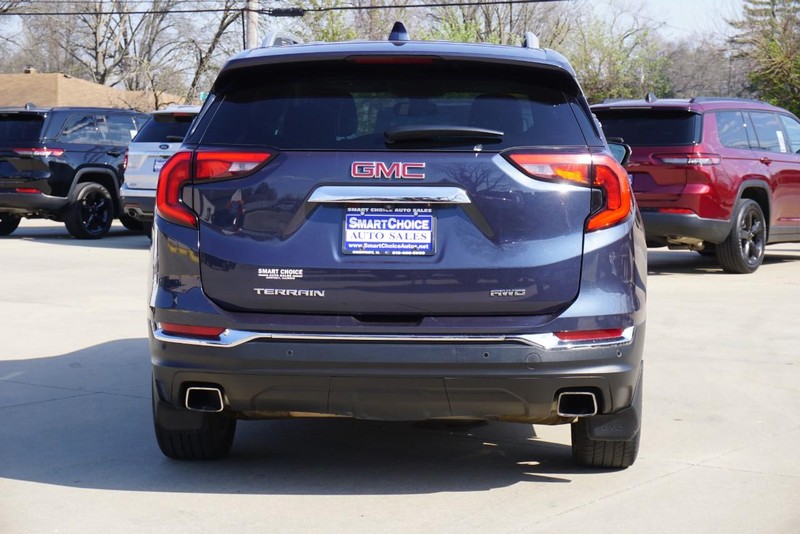 GMC Terrain Vehicle Full-screen Gallery Image 04