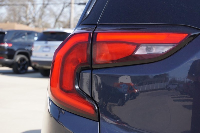 GMC Terrain Vehicle Full-screen Gallery Image 16