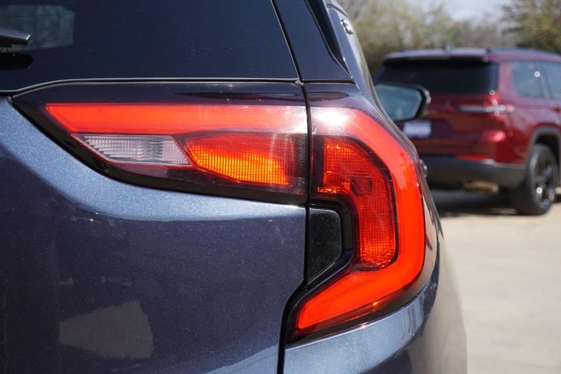 GMC Terrain Vehicle Full-screen Gallery Image 17