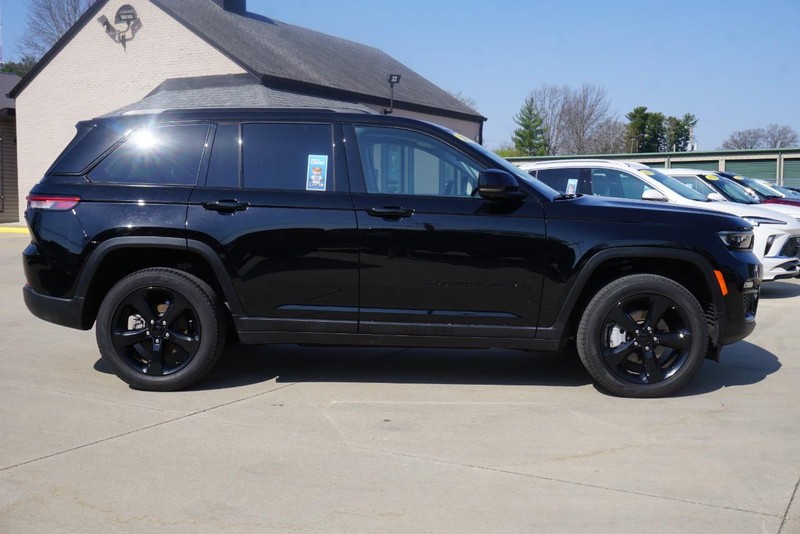 Jeep Grand Cherokee Vehicle Full-screen Gallery Image 03