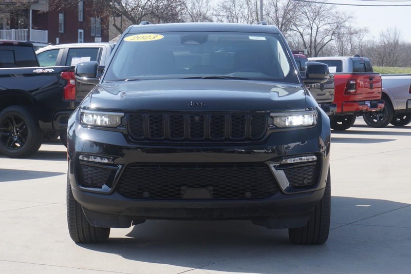 Jeep Grand Cherokee Vehicle Full-screen Gallery Image 09
