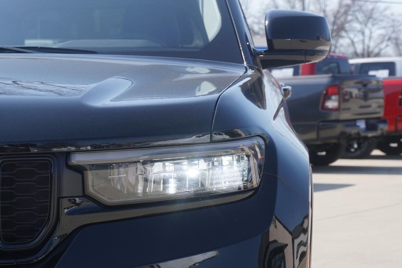 Jeep Grand Cherokee Vehicle Full-screen Gallery Image 11