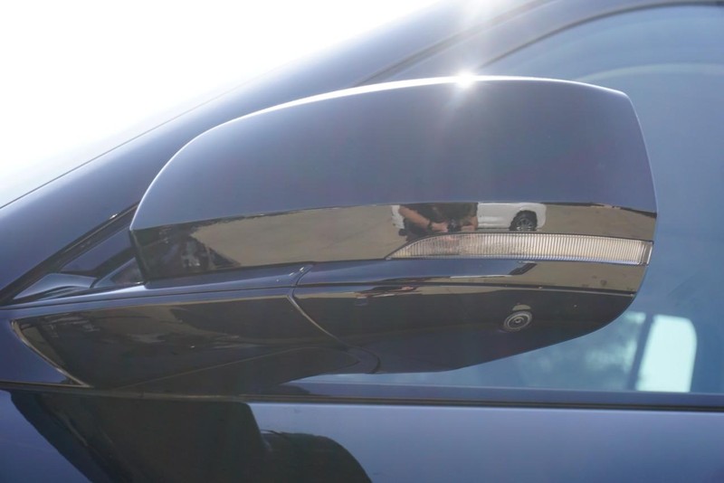 Jeep Grand Cherokee Vehicle Full-screen Gallery Image 13