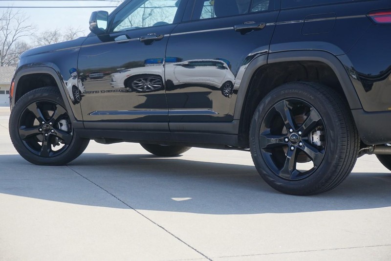 Jeep Grand Cherokee Vehicle Full-screen Gallery Image 14