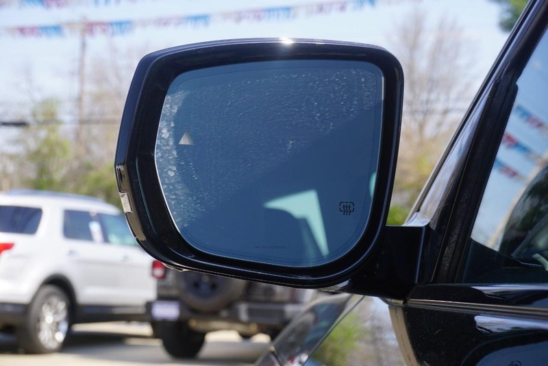 Jeep Grand Cherokee Vehicle Full-screen Gallery Image 16