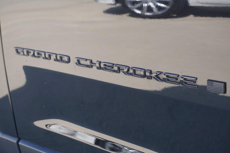 Jeep Grand Cherokee Vehicle Full-screen Gallery Image 17