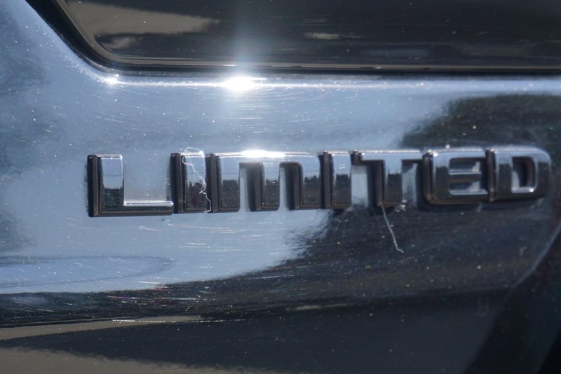 Jeep Grand Cherokee Vehicle Full-screen Gallery Image 21