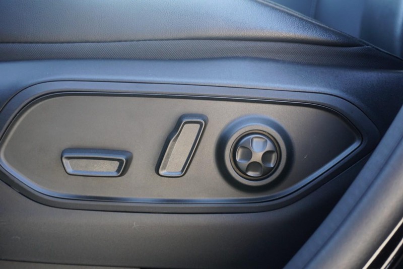 Jeep Grand Cherokee Vehicle Full-screen Gallery Image 25