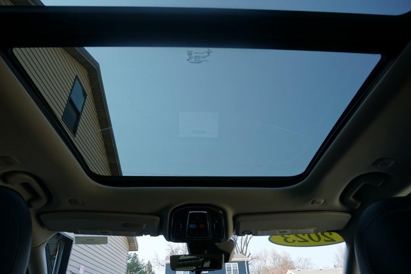 Jeep Grand Cherokee Vehicle Full-screen Gallery Image 37