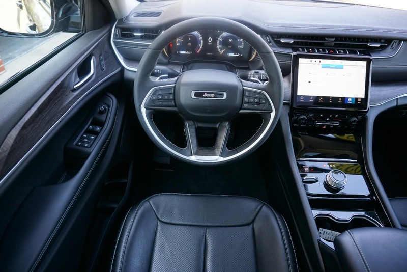 Jeep Grand Cherokee Vehicle Full-screen Gallery Image 38