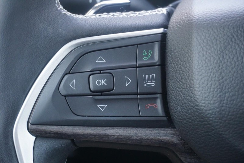 Jeep Grand Cherokee Vehicle Full-screen Gallery Image 40