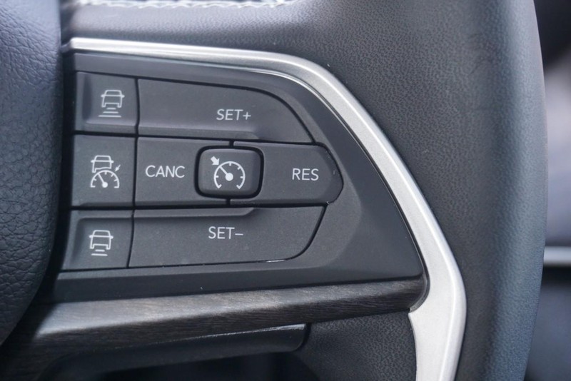 Jeep Grand Cherokee Vehicle Full-screen Gallery Image 41