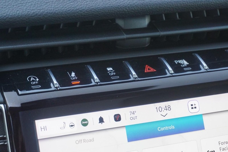 Jeep Grand Cherokee Vehicle Full-screen Gallery Image 45